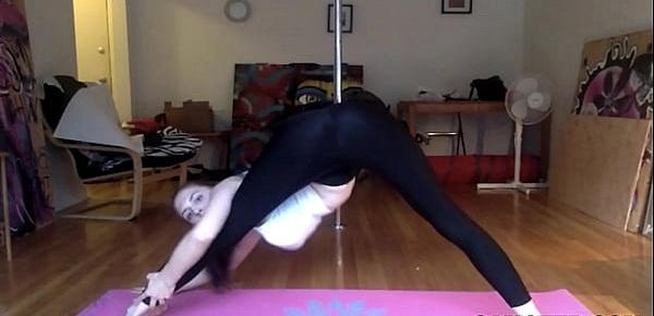  Big natural tits brunette does yoga live on webcam